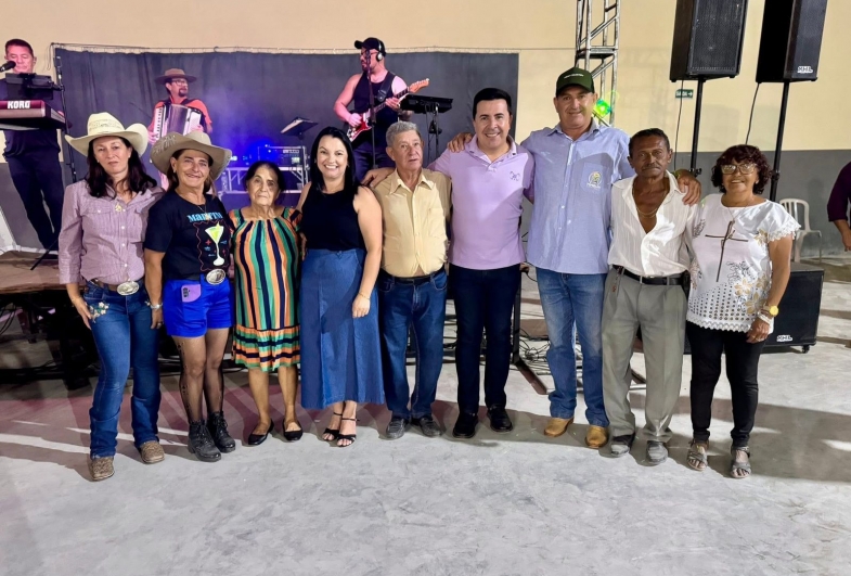 Baile regional da melhor idade reúne 25 municípios em Timburi