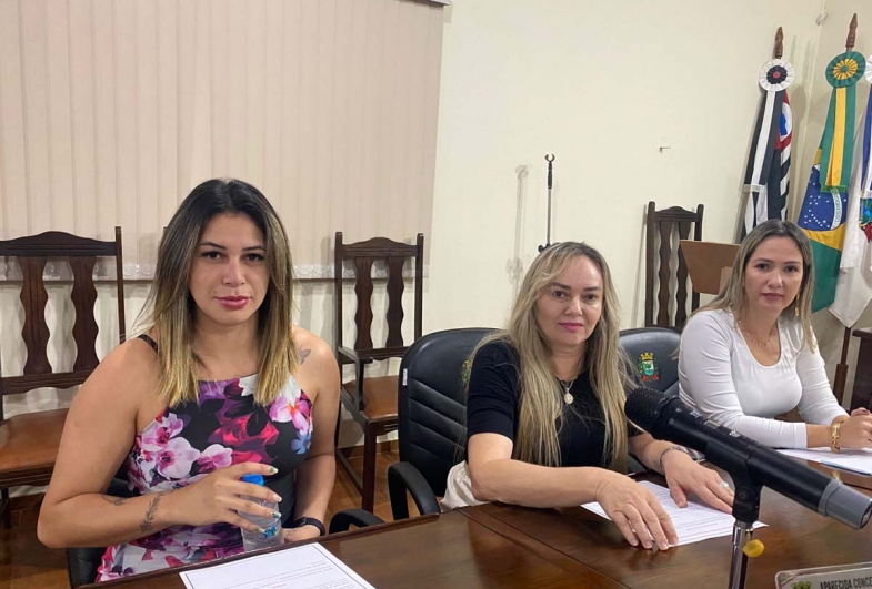 Vereadora Ana Carla Teles, vereadora Conceição e vereadora Camila Bagnatori
