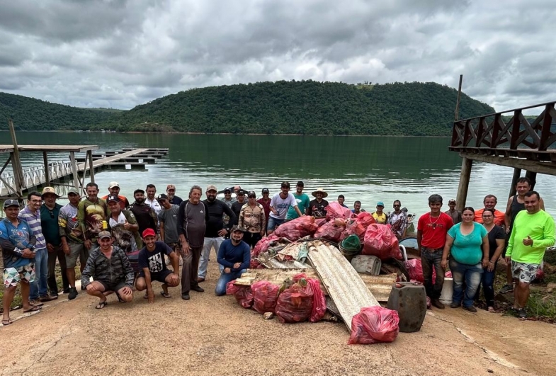 Prefeitura de Timburi realiza limpeza do Rio Paranapanema