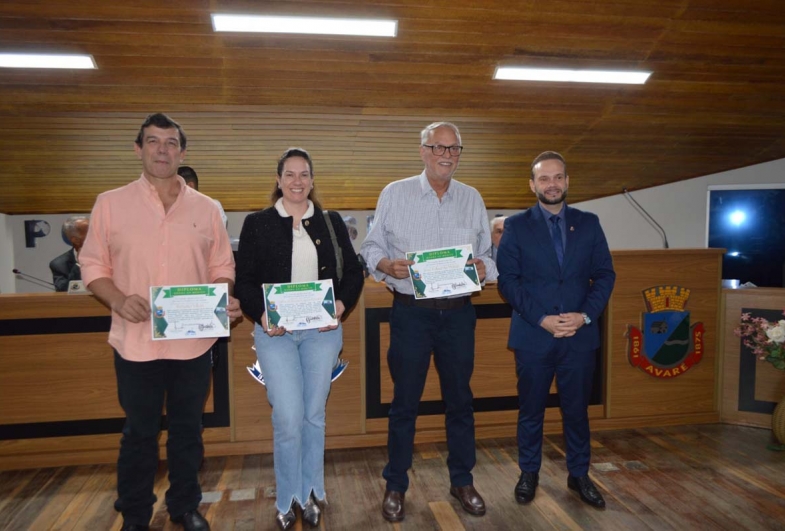 Diplomas em nome de Renato Vilen, Carlos Roberto Lopes Pereira e José Eduardo Matuk em reconhecimento  à 4ª Festa de São Peregrino da Abova