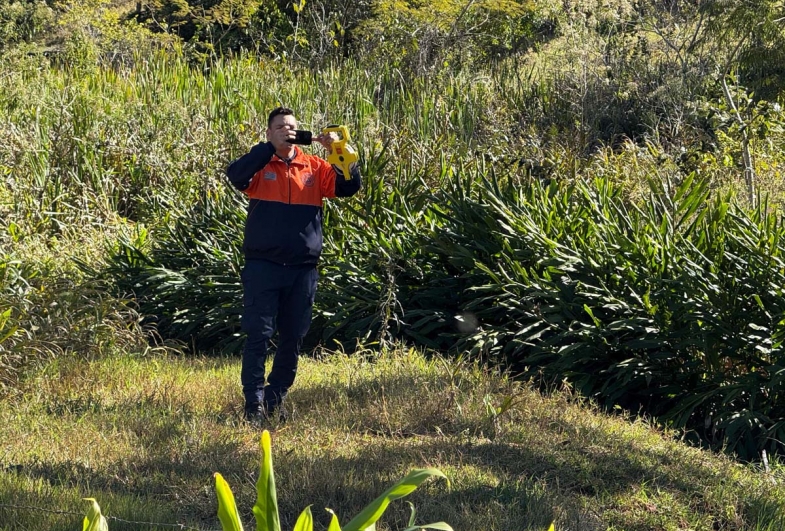 Os agentes tiraram fotos e mediram as pontes
