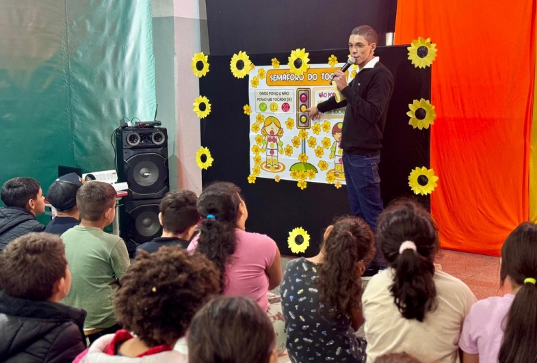 EMEF Gilda Zanforlin dos Reis Thosi promove ação do Maio Laranja com palestra de conscientização