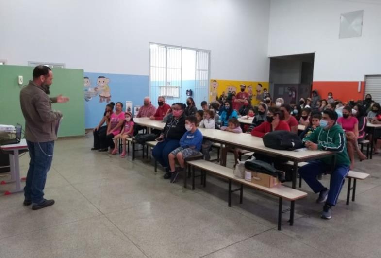 Ciclo de palestras discute prevenção ao bullying em escolas municipais