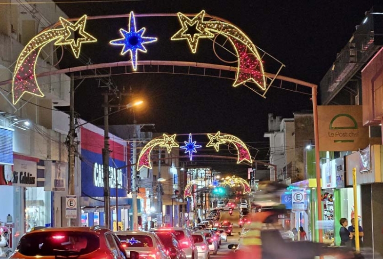 Avaré entra no clima de Natal com decoração em ruas do centro