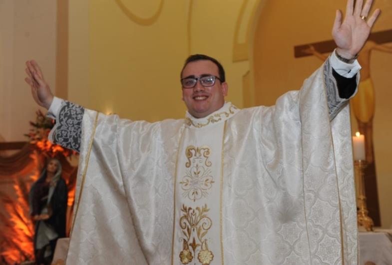 Padre Blener Domingues completa três anos de sacerdócio