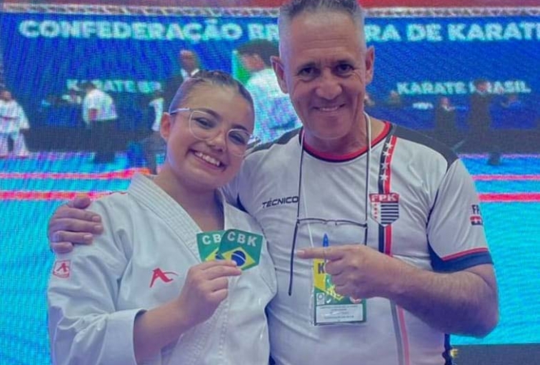 Atleta Emanuely com  Sensei Clodoaldo