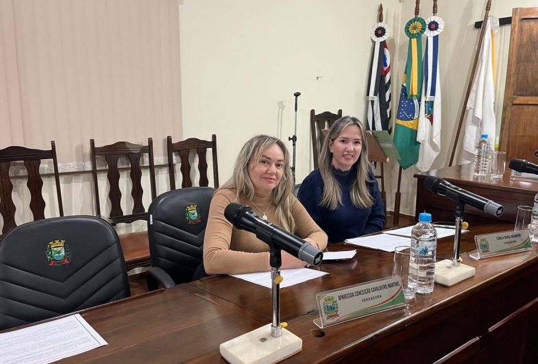 Vereadora Ana Carla Teles, vereadora  Conceição e vereadora Camila Bagnatori