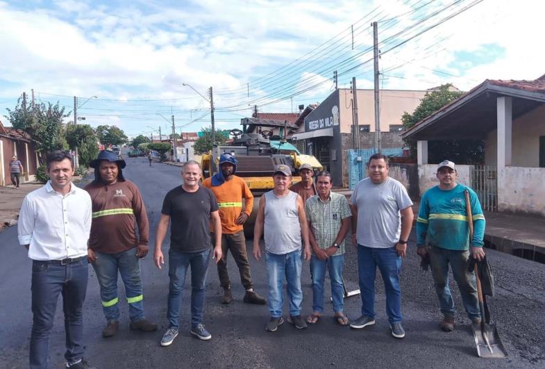 Recapeamento de vias públicas continua na cidade de Taguaí