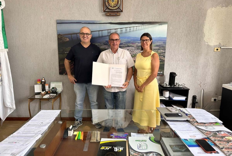 Apae – Moises Abuchain participa do encontro com  o prefeito Luiz Marcos e a secretária municipal  de Saúde, Regiane Medeiros