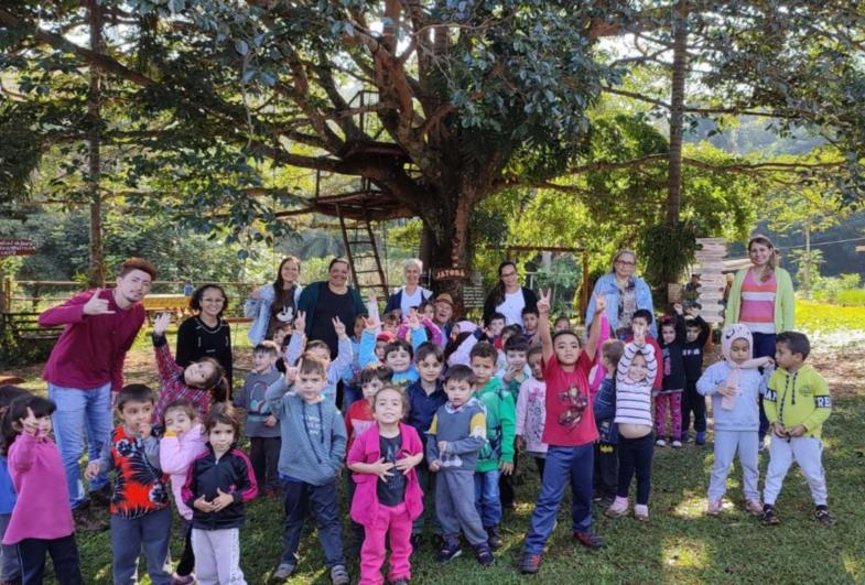 Creche Escola Anaclite Adelasir realiza visita a Chácara Jatobá