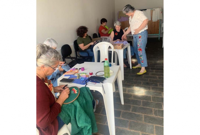O curso de bordado aconteceu no Centro Musical  de Fartura intensivo, com professora Sissi