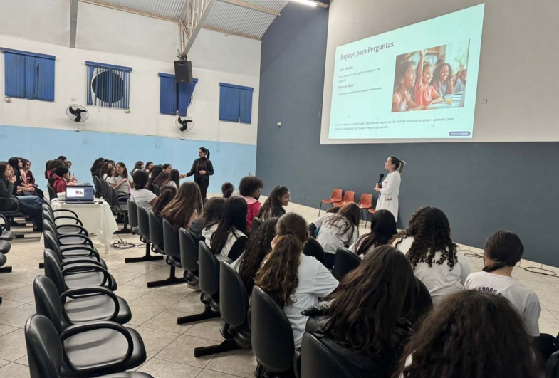 A palestra abordou temas como ciclo menstrual,  higiene íntima e mitos relacionados à puberdade