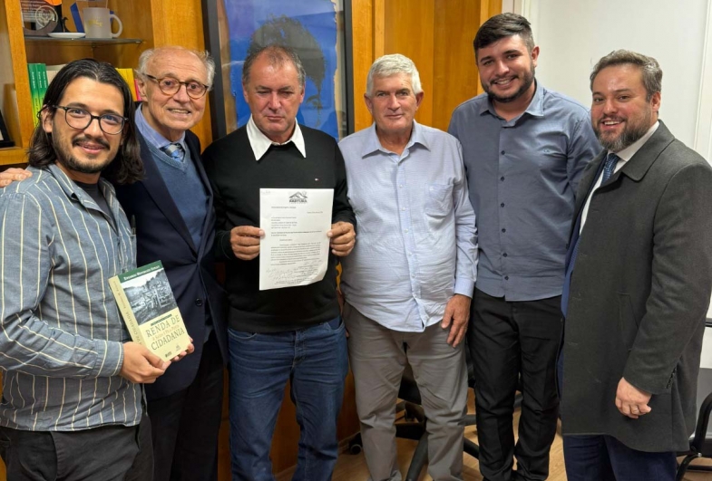 Vereador Professor Henrique,  deputado estadual  Eduardo Suplicy , vereador Toninho do Batista , Tinho Bototti, vereador Leo Maia  e  o advogado Dr. Michel Bertoni
