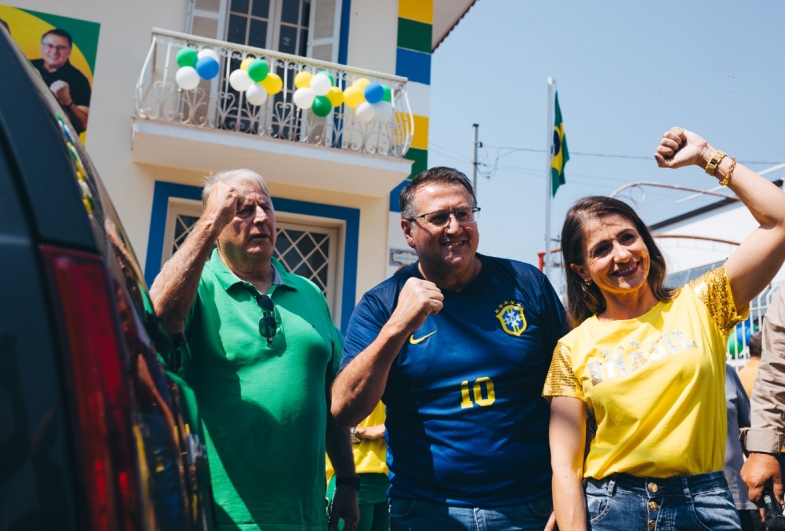 Roberto Araujo e Professora Kika inauguram comitê de campanha eleitoral em Avaré com forte apoio popular e de liderança estadual do PL