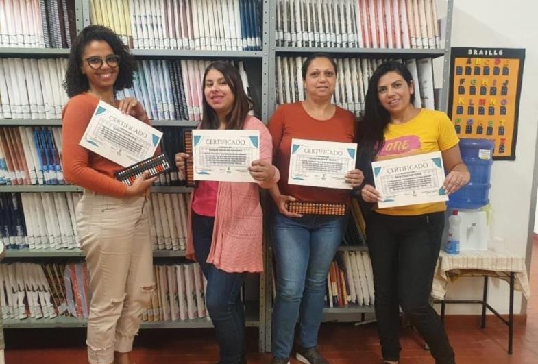 Alunos do curso Soroban Adaptado recebem certificado