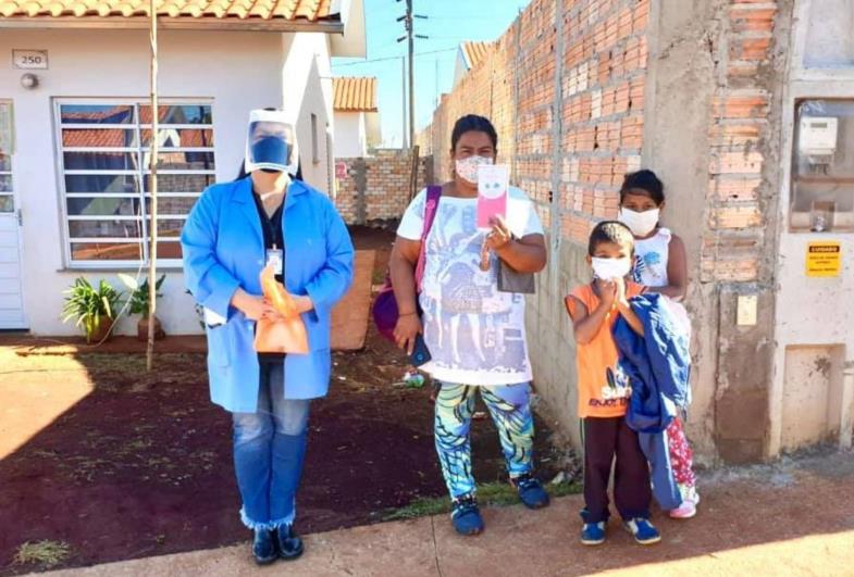 Moradores do novo conjunto habitacional recebem orientações sobre saúde e segurança em Timburi 