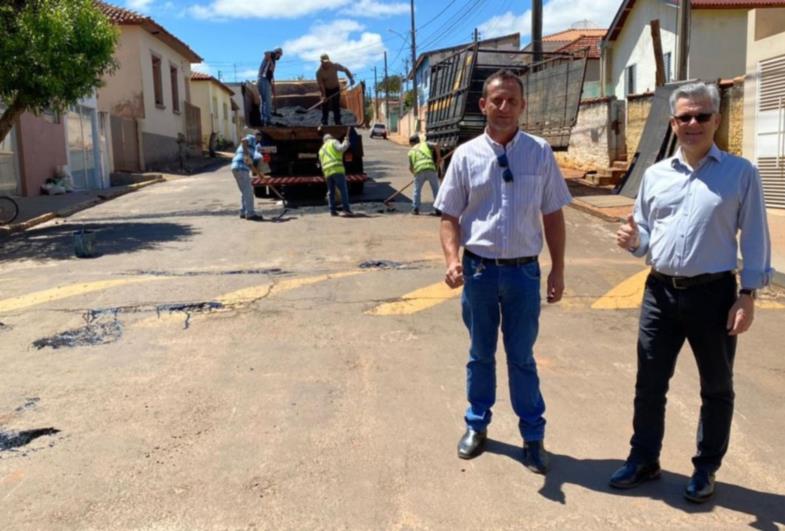 Prefeitura realiza operação de tapa buracos 