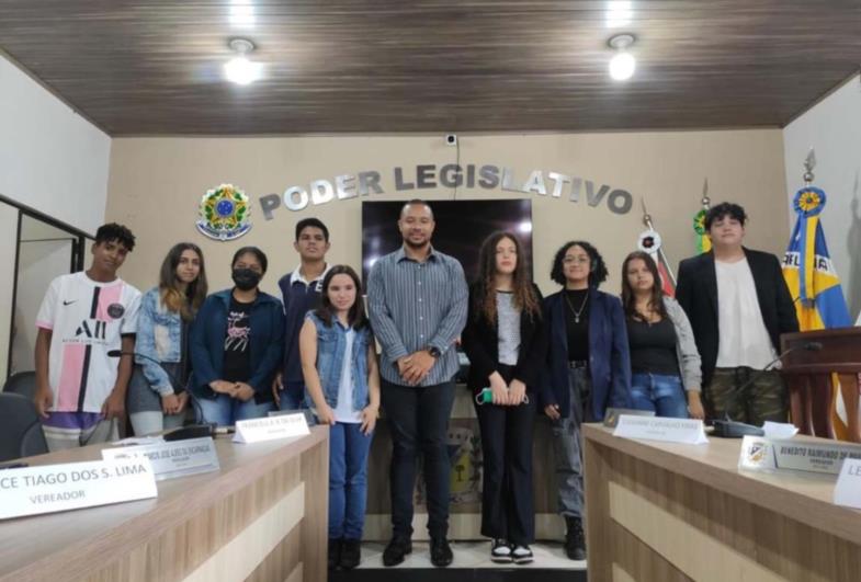 Alunos de Sarutaiá debatem sobre a função do Poder Legislativo 