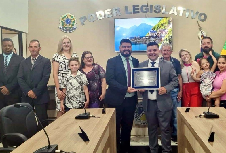 Rodrigo Bongo recebe título de Cidadão Sarutaiense 