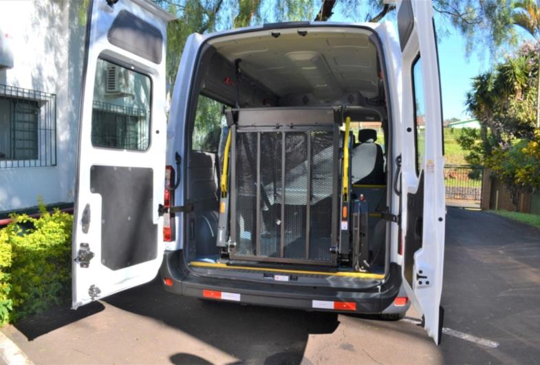 Veículo utilizado para transporte de pacientes ganha acessibilidade em Avaré
