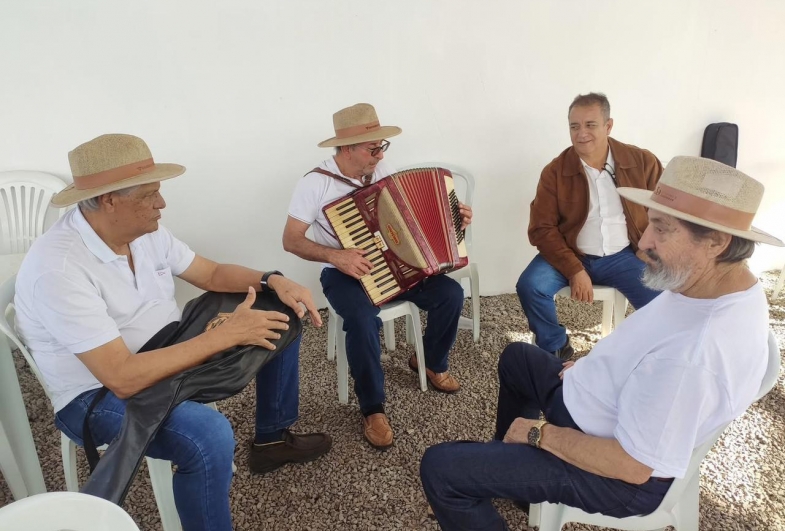 Após o almoço, a animação e música continuou