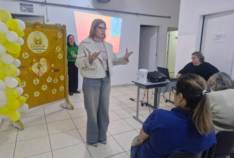 Daniela Viana, presidente do Rotary de Fartura, fala aos convidados