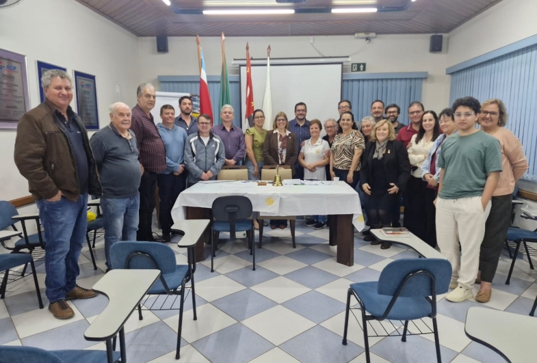 Participantes e integrantes da futura diretoria estiveram  presentes em mais uma reunião do Rotary Club de Fartura