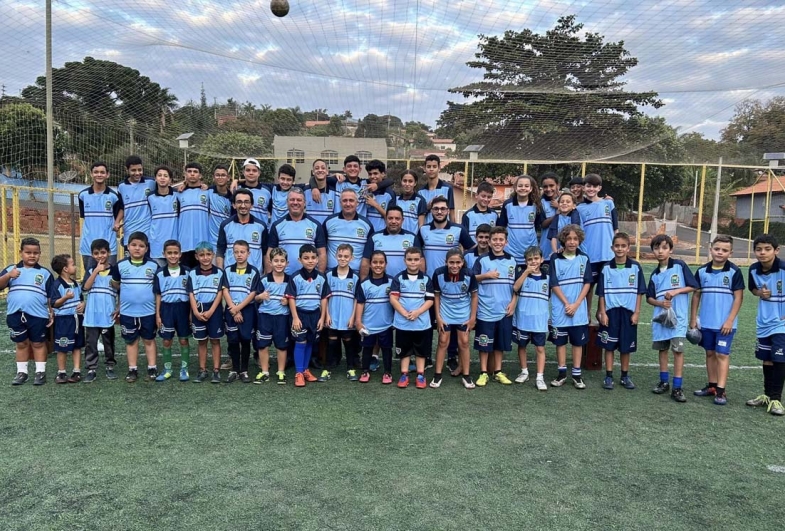 Equipes de esporte de Timburi recebem uniforme de passeio