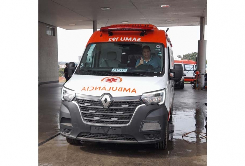 Prefeito Fabio recebe nova ambulância do Samu para Itaporanga