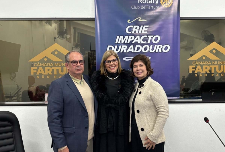 Prefeito Marcão do Haras, presidente do Rotary de Fartura Daniela Viana e a primeira-dama Elisângela
