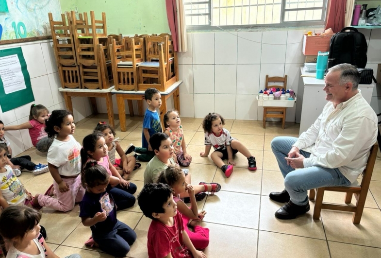 Prefeito Edinho Fundão de Taguaí visita Escola Josiane Soldera