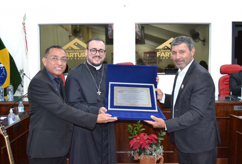 Padre Blener é homenageado com título de Cidadão Farturense