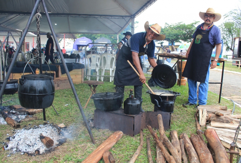 A Queima do Alho, competição culinária ao estilo tropeiro, foi sucesso de público