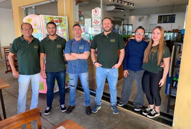Equipe da Casa de Carnes Haras Piedade: Ademir, Walife, Caio, Lucas, Helen e Paola