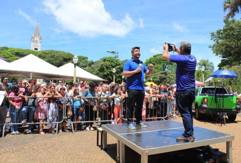 Caravana da TV TEM é recebida pelo público na Concha Acústica de Avaré