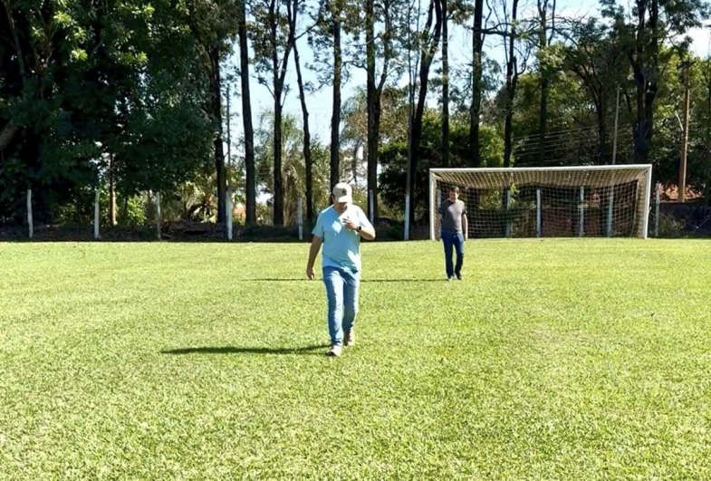 Cristiano Amorim visita praças esportivas e anuncia reforma