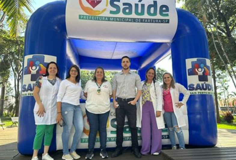 População participa de ação de saúde com foco na hipertensão, câncer bucal e vacinação