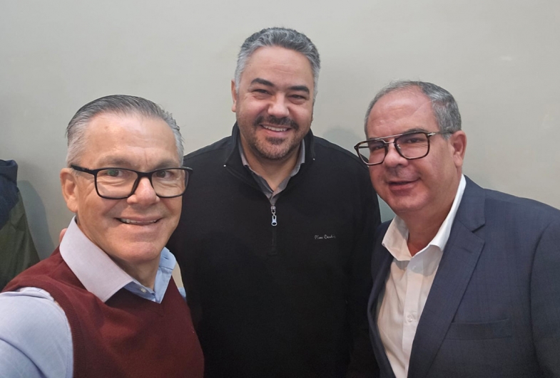 Assessor parlamentar Isnar Frechi Soares, prefeito de Botucatu Fábio Leite e prefeito de Fartura, Marcão do Haras