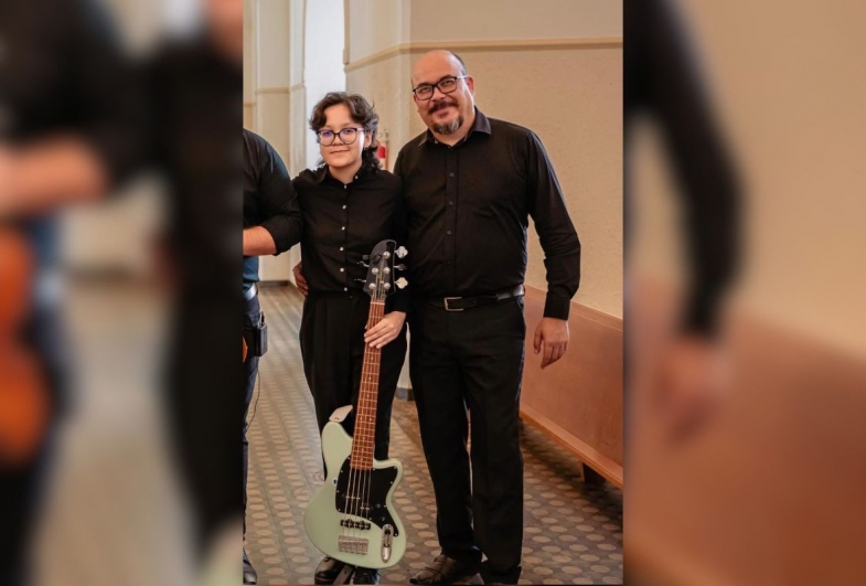 Márcio e a filha Julia após uma apresentação