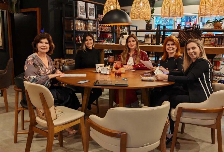 Elisangela, primeira-dama de Fartura, Evellin, Haras Piedade,  Dra. Maria Cristina, UniFSP e Simone e Pety, primeira-dama de Taguaí