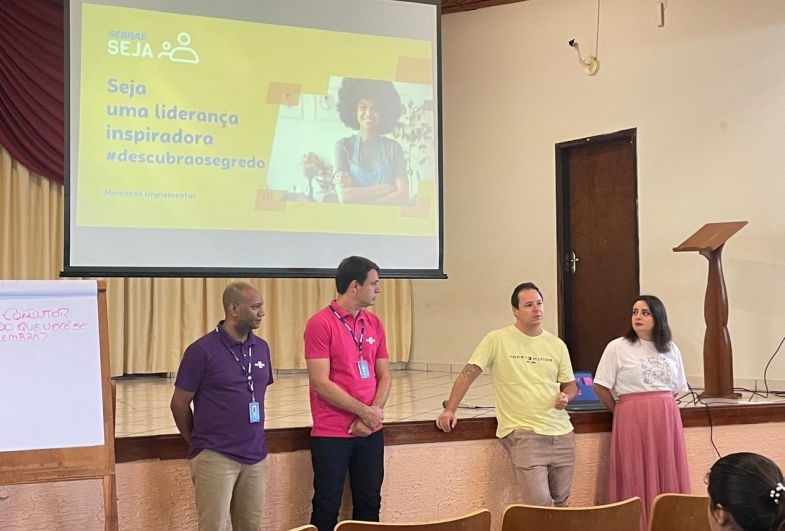 Representantes do Sebrae Marcelino, Vinicius Getco, secretário da Indústria e Comercio George Andrade e representante do Sebrae Aqui Juliana Rosolén