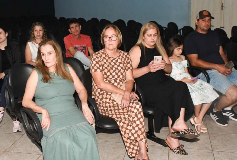 O curso tem o objetivo de contribuir com  o fortalecimento do empreendedorismo