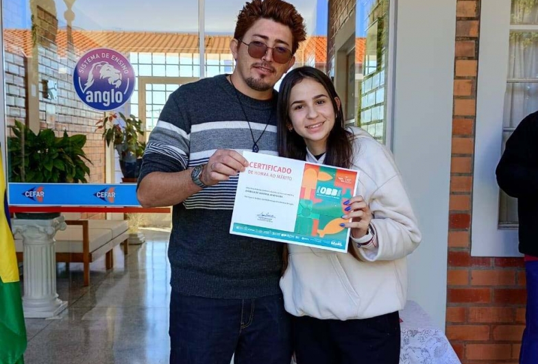 Amábila de Oliveira Veneranda;  2° colegial