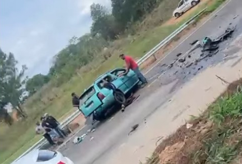 Acidente na Rodovia João Mellão em Itaí interdita via