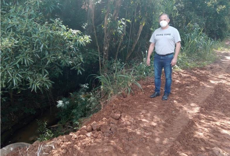 Prefeitura promove melhorias em estradas rurais de Taguaí
