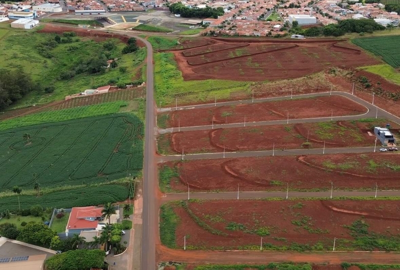 Os lotes estão disponíveis a partir de R$ 69.600, com metragem média de 160 metros quadrados