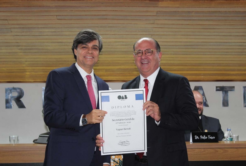 Vagner Bertoli, secretário-geral, com o presidente da OAB-SP, Dr. Leonardo Sica durante posse
