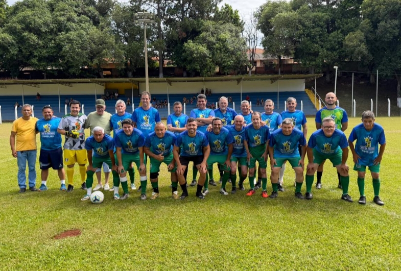 Na foto em destaque, o time dos visitantes