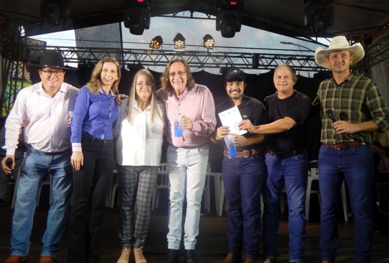 Dupla Edvan e Gisele vence Festival Sertanejo em Taguaí