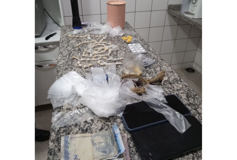 Polícia Civil apreende 169 pedras de crack e prende dois suspeitos em Taquarituba